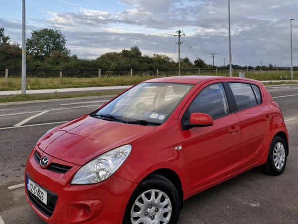 Hyundai i20 Hatchback, Petrol, 2012, Red