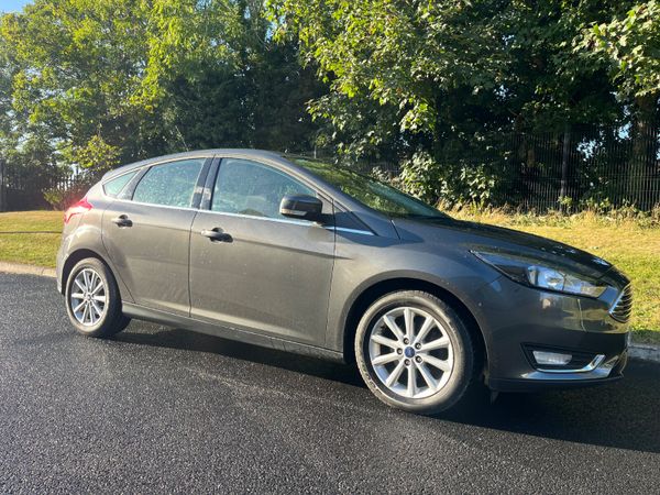 Ford Focus Hatchback, Petrol, 2016, Grey