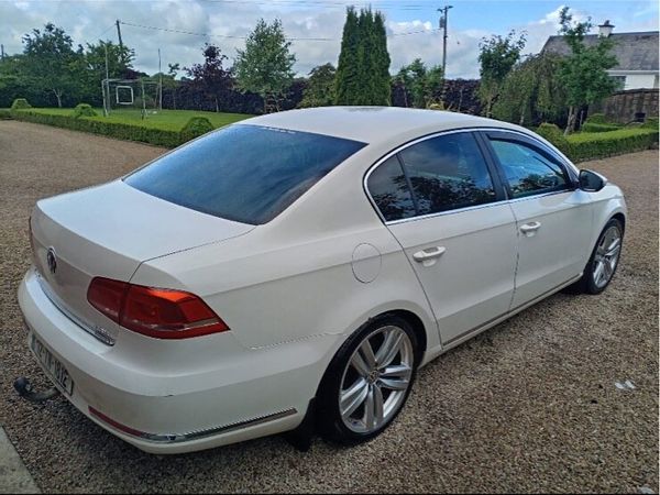 Volkswagen Passat Saloon, Diesel, 2012, White
