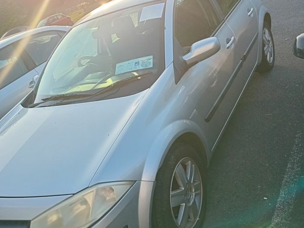 Renault Megane Hatchback, Petrol, 2006, Silver