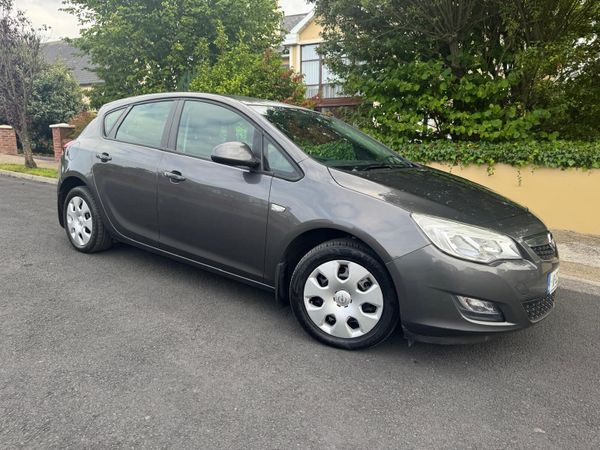 Opel Astra Hatchback, Petrol, 2011, Grey