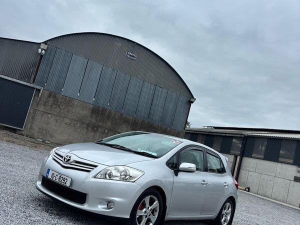 Toyota Auris Hatchback, Diesel, 2010, Silver