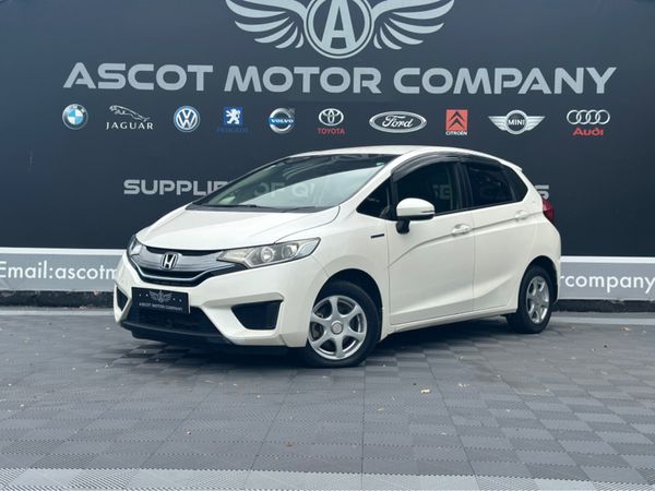 Honda Fit Hatchback, Petrol, 2014, White
