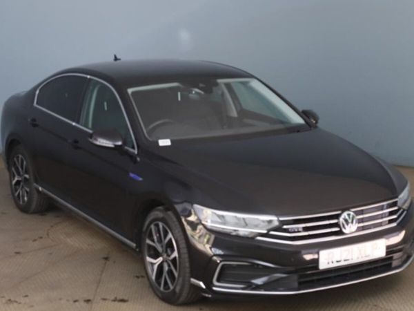 Volkswagen Passat Saloon, Petrol Hybrid, 2021, Black