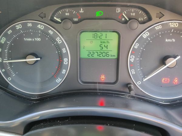 Skoda Octavia Hatchback, Petrol, 2009, Beige