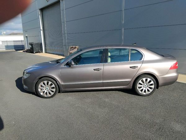 Skoda Superb Saloon, Diesel, 2010, Purple