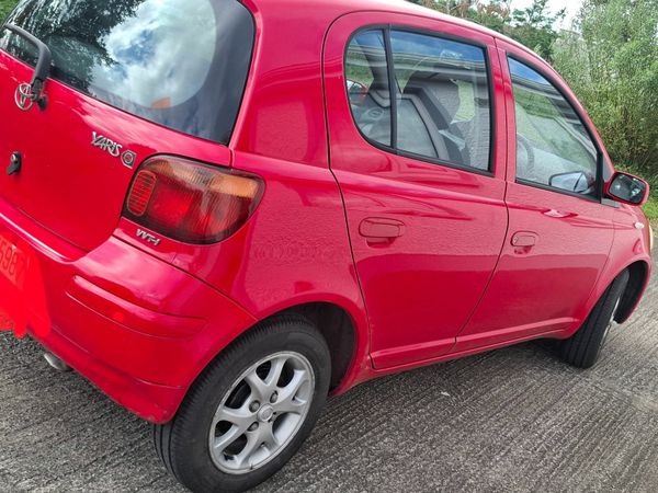 Toyota Yaris Hatchback, Petrol, 2005, Red