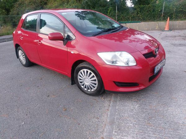Toyota Auris Hatchback, Petrol, 2008, Red