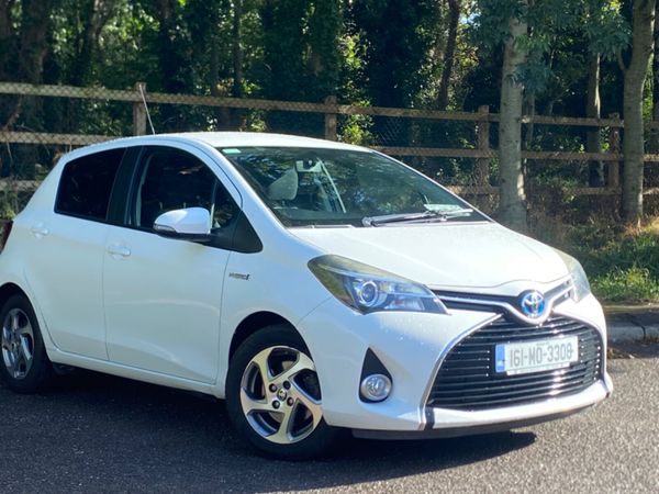 Toyota Yaris Hatchback, Petrol Hybrid, 2016, White