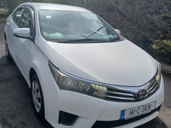 Toyota Corolla Saloon, Diesel, 2014, White