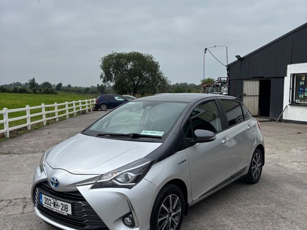 Toyota Yaris MPV, Petrol Hybrid, 2020, Grey