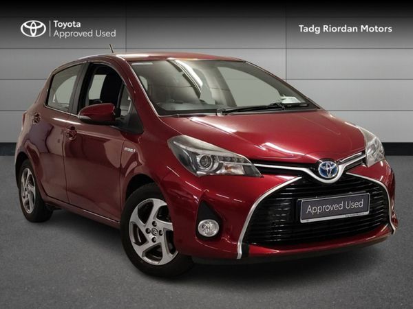 Toyota Yaris Hatchback, Petrol Hybrid, 2017, Red