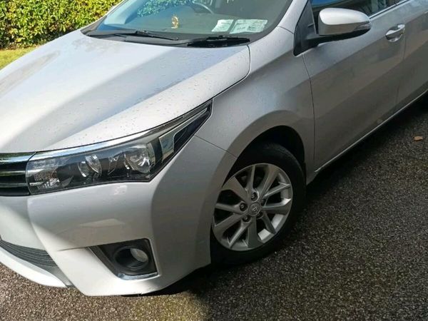 Toyota Corolla Saloon, Diesel, 2016, Silver