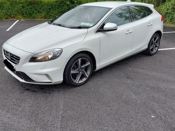 Volvo V40 Hatchback, Diesel, 2015, White