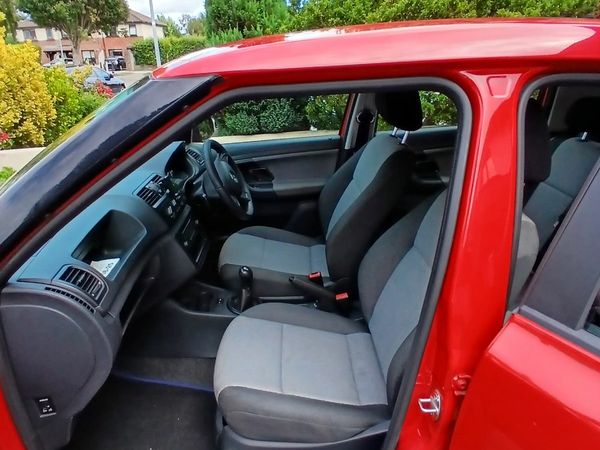 Skoda Fabia Hatchback, Petrol, 2014, Red