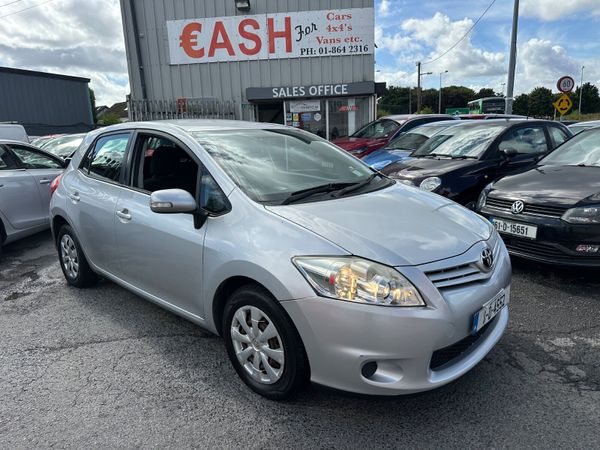 Toyota Auris Hatchback, Petrol, 2011, Silver