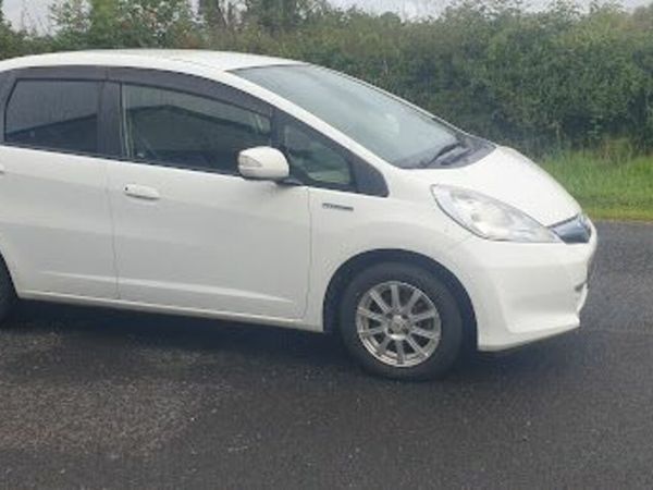 Honda Fit Hatchback, Petrol Hybrid, 2013, White