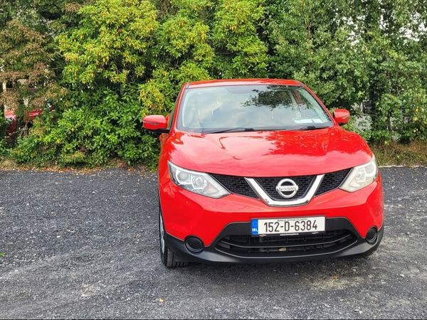 Nissan Qashqai Hatchback, Diesel, 2015, Red