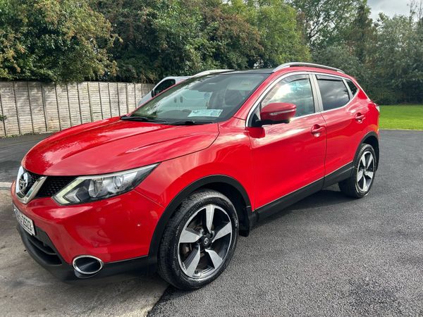 Nissan Qashqai Hatchback, Diesel, 2015, Red