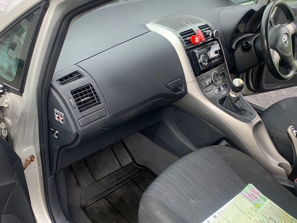 Toyota Auris Hatchback, Petrol, 2009, Silver