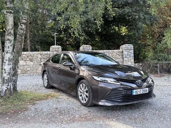 Toyota Camry Saloon, Petrol Hybrid, 2019, Grey