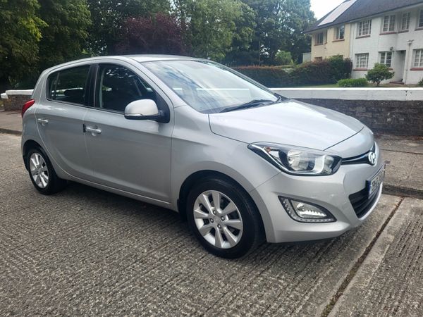 Hyundai i20 Hatchback, Petrol, 2013, Silver