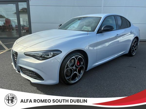 Alfa Romeo Giulia Saloon, Petrol, 2025, Silver