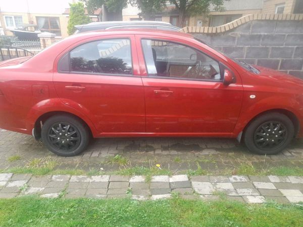 Chevrolet Aveo Saloon, Petrol, 2010, Red