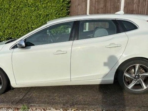 Volvo V40 Hatchback, Diesel, 2014, White
