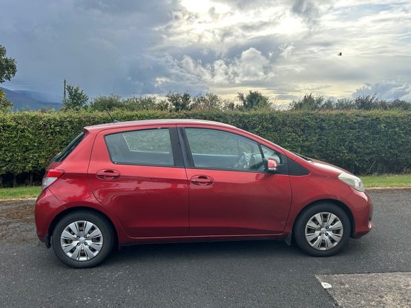 Toyota Yaris Hatchback, Petrol, 2012, Red