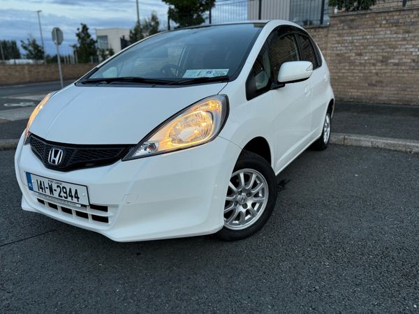 Honda Fit Hatchback, Petrol, 2014, White