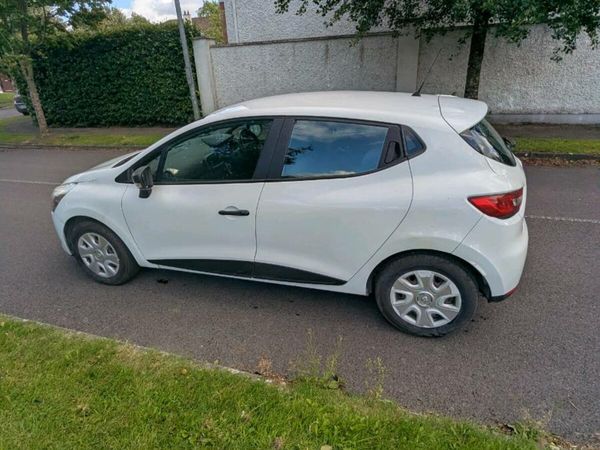 Renault Clio Hatchback, Petrol, 2013, White