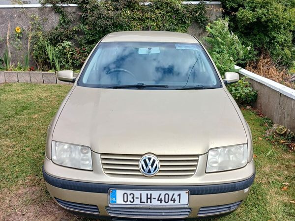 Volkswagen Bora Saloon, Petrol, 2003, Gold