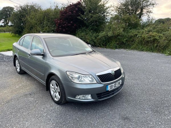 Skoda Octavia Saloon, Diesel, 2013, Grey