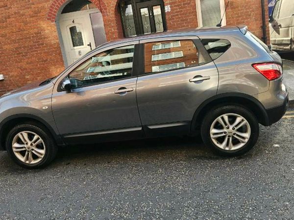 Nissan Qashqai Hatchback, Diesel, 2013, Grey