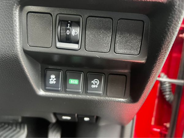 Nissan Qashqai MPV, Diesel, 2017, Red