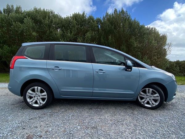 Peugeot 5008 MPV, Diesel, 2012, Blue