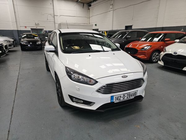 Ford Focus Hatchback, Petrol, 2014, White