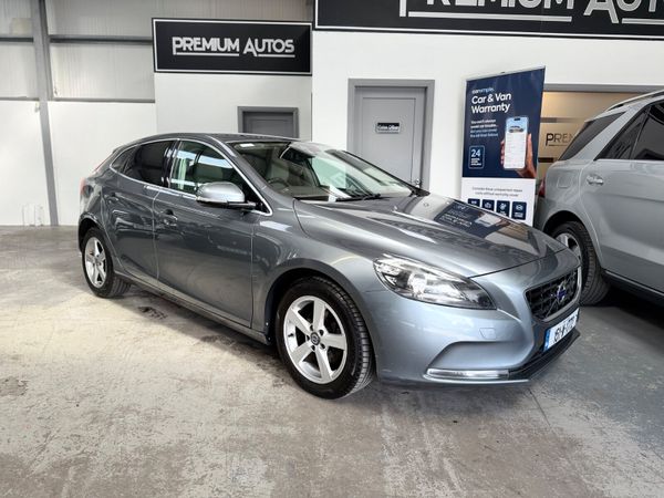 Volvo V40 Hatchback, Diesel, 2015, Grey