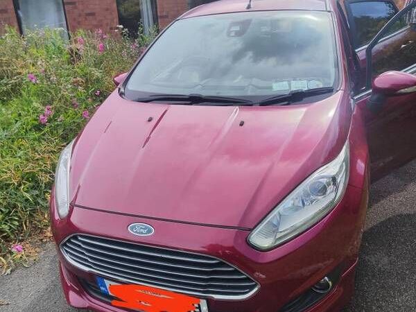 Ford Fiesta Hatchback, Petrol, 2014, Red
