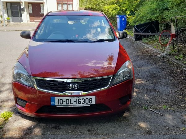 Kia Ceed Hatchback, Petrol, 2010, Red