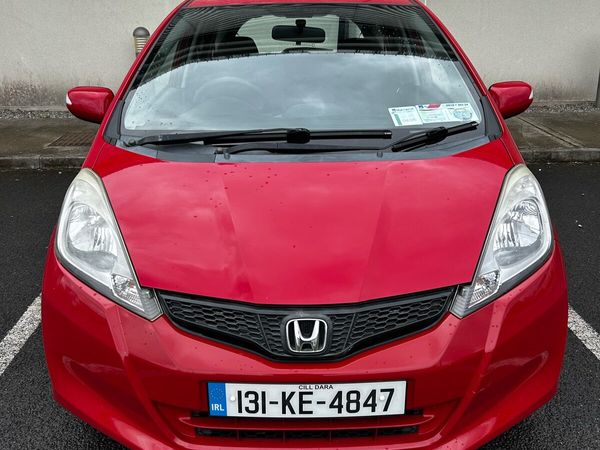 Honda Jazz Hatchback, Petrol, 2013, Red