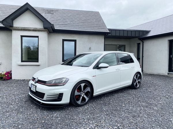 Volkswagen Golf Hatchback, Petrol, 2014, White