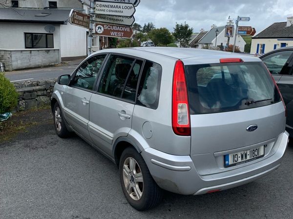 Ford Fusion Hatchback, Petrol, 2010, Silver