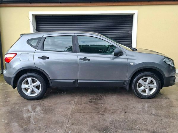 Nissan Qashqai Hatchback, Diesel, 2012, Grey