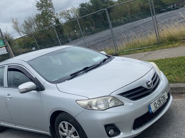 Toyota Corolla Saloon, Diesel, 2012, Silver