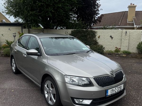 Skoda Octavia Saloon, Diesel, 2017, Yellow