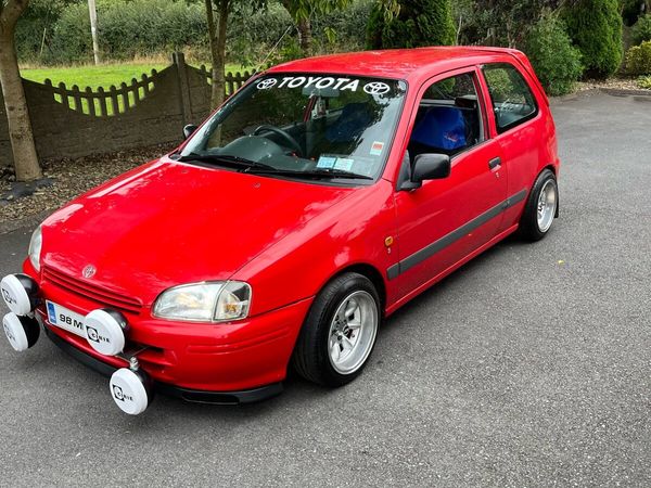Toyota Starlet Hatchback, Petrol, 1998, Red