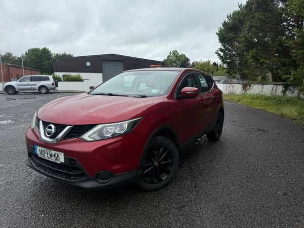 Nissan Qashqai Hatchback, Diesel, 2014, Red