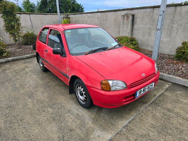 Toyota Starlet Hatchback, Petrol, 1998, Red